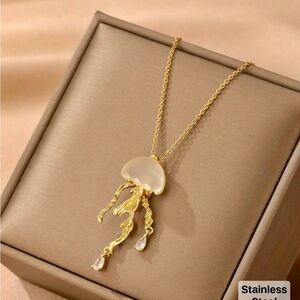 Elegant Gold Jellyfish Pendant Necklace